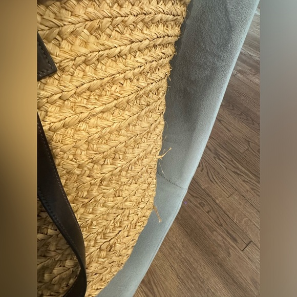 Saint Laurent Panier Medium Raffia Tote Bag with Leather Trim & Buckle - Picture 5 of 7